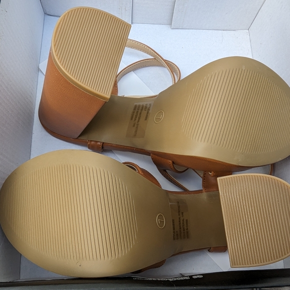 Maisiee Sandals - Picture 3 of 7